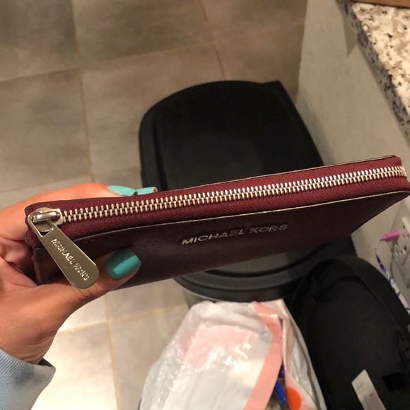 MK WALLET AUTHENTIC IN GREAT CONDITION - Picture 2 of 2